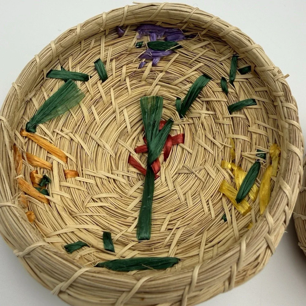 Vtg Woven Straw Basket Lidded Raffia‎ Trinket Box Cream Floral Design Boho MCM